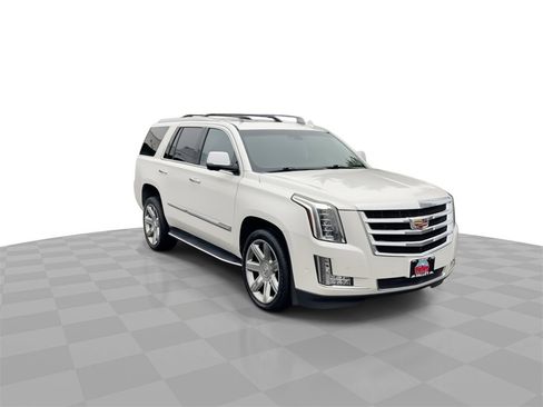 Used 2020 Cadillac Escalade Premium Luxury image 2