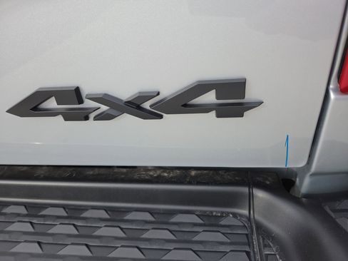 New 2026 RAM 2500 Laramie AWD/4WD image 12