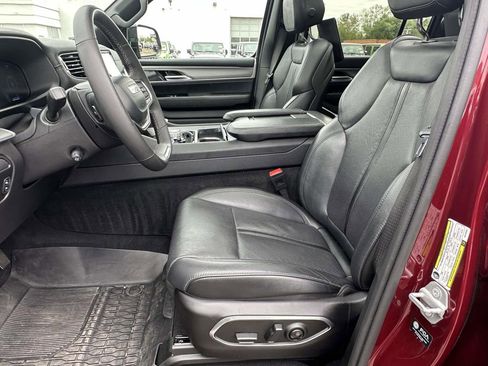 Used 2024 Jeep Wagoneer L Series II AWD/4WD image 20