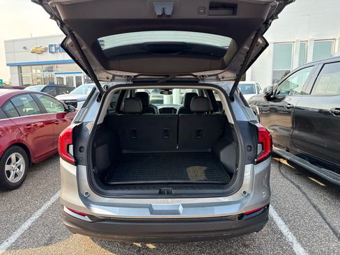 Used 2023 GMC Terrain SLT w/ Infotainment Package II AWD/4WD image 7