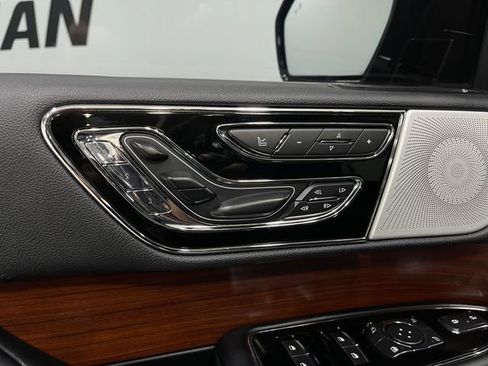 Used 2020 Lincoln Navigator Reserve w/ Luxury Package image 18