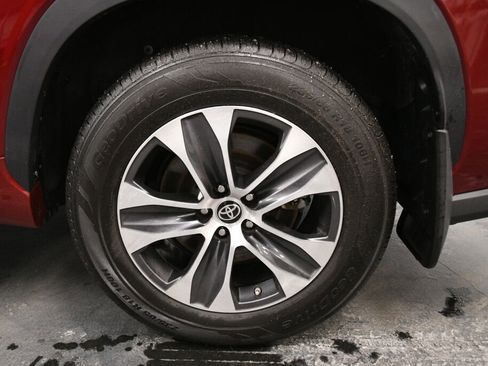 Certified 2021 Toyota Highlander XLE image 36