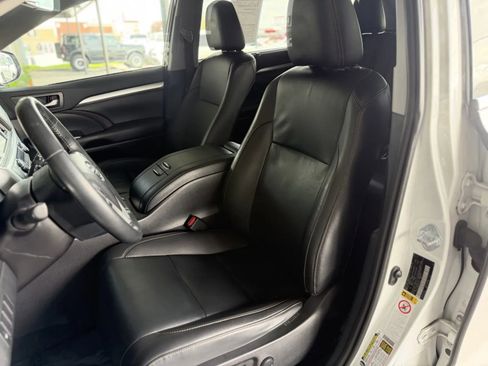 Used 2019 Toyota Highlander XLE AWD/4WD image 15