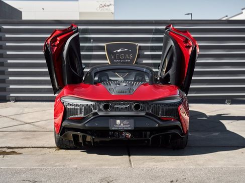 Used 2023 McLaren Artura image 21