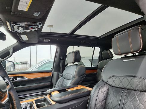 Used 2024 Jeep Grand Wagoneer L Series III image 12