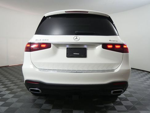 Used 2025 Mercedes-Benz GLS 450 4MATIC image 4