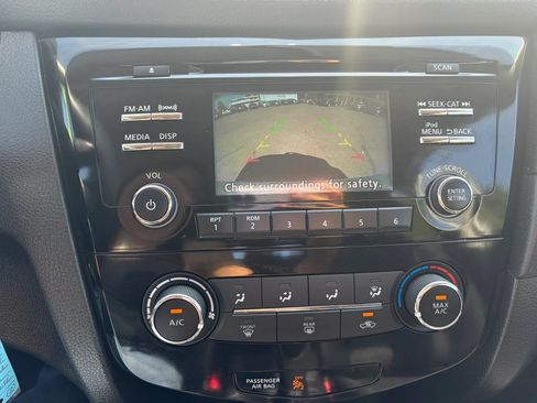 Used 2017 Nissan Rogue S AWD/4WD image 18