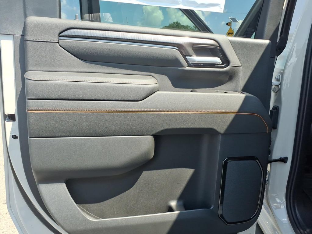 New 2026 GMC Sierra 2500 AT4 w/ Max Trailering Package AWD/4WD image 17
