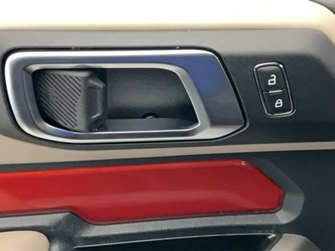 Used 2023 Ford Bronco Wildtrak image 18