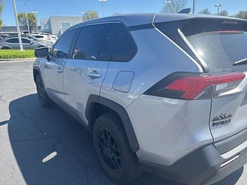 Used 2022 Toyota RAV4 LE image 5