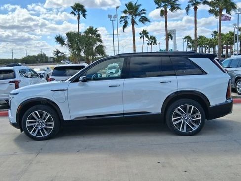 New 2026 Cadillac Vistiq Sport image 3