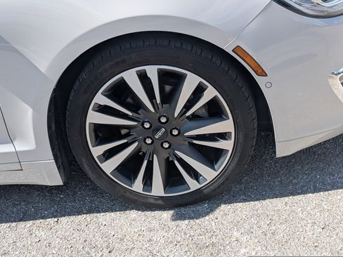 Used 2019 Lincoln MKZ Reserve FWD image 11
