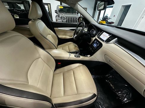Used 2021 INFINITI QX50 Sensory w/ Cargo Package FWD image 16