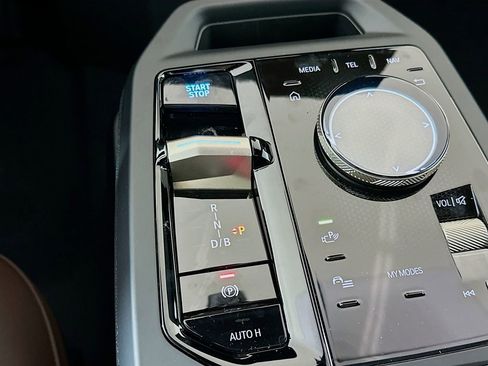 Used 2025 BMW iX xDrive50 image 20