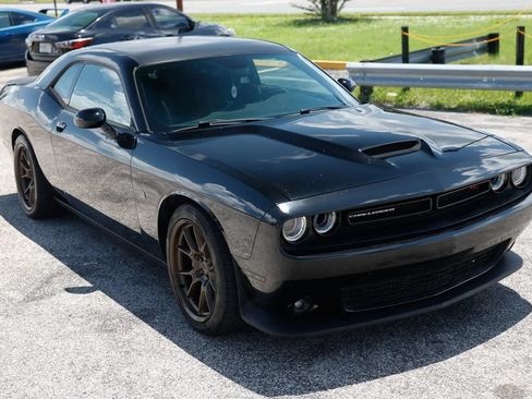 Used 2017 Dodge Challenger R/T Scat Pack RWD image 8