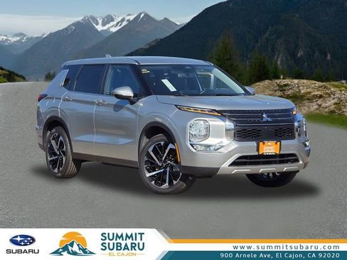 Used 2024 Mitsubishi Outlander SE image 1