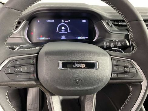 Used 2025 Jeep Grand Cherokee L Limited AWD/4WD image 16