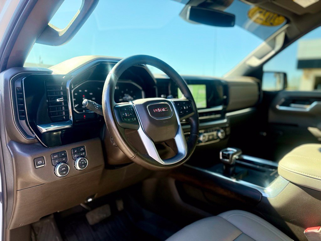 Used 2025 GMC Sierra 1500 SLT w/ SLT Premium Plus Package AWD/4WD image 9