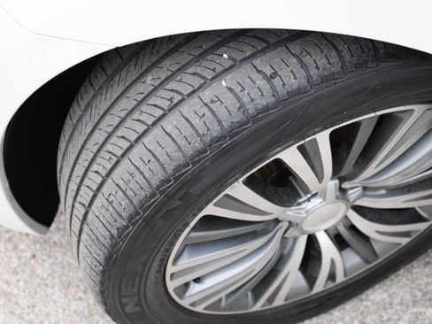 Used 2016 Kia K900 Luxury image 23