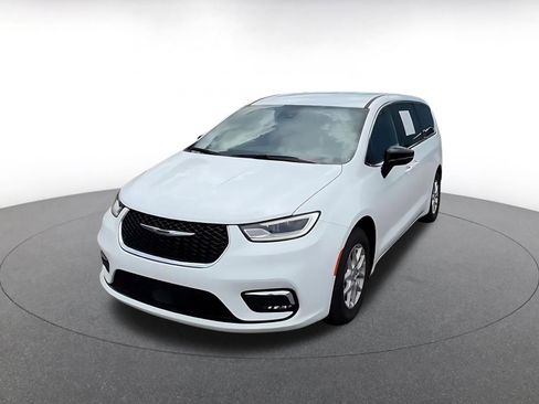 Used 2025 Chrysler Pacifica Select FWD image 7