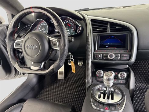 Used 2011 Audi R8 V10 image 24