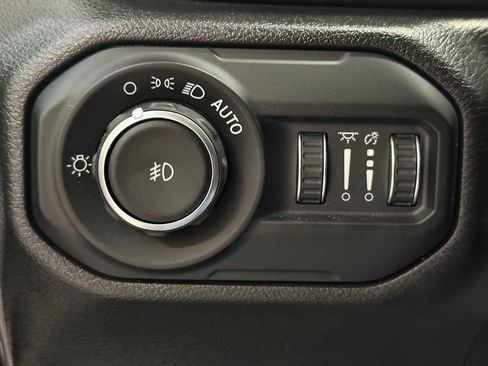 Used 2022 Jeep Wrangler Unlimited Sahara w/ Cold Weather Group AWD/4WD image 18