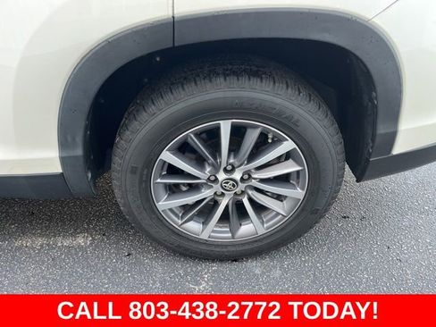 Used 2019 Toyota Highlander XLE FWD image 30