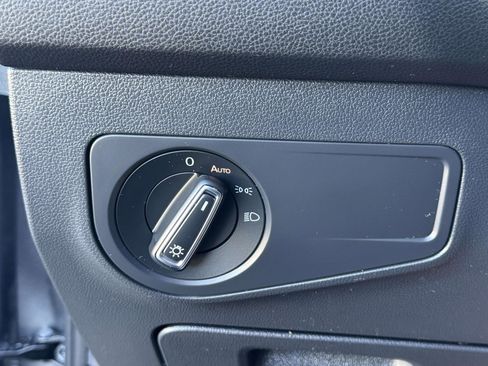 Used 2024 Volkswagen Tiguan SE w/ Panoramic Sunroof Package image 21