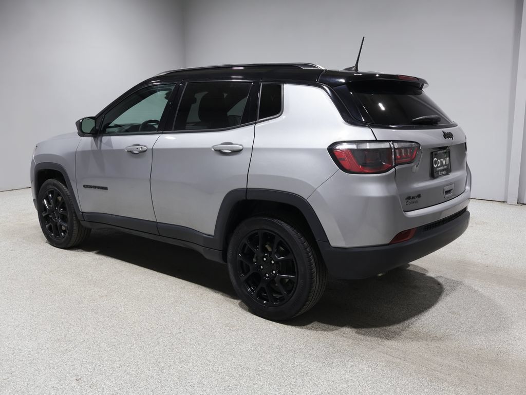 Used 2023 Jeep Compass Latitude AWD/4WD image 4