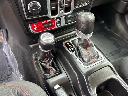 Used 2022 Jeep Wrangler Unlimited Rubicon w/ LED Lighting Group AWD/4WD image 21