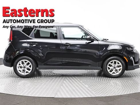 Used 2025 Kia Soul LX w/ LX Technology Package image 4