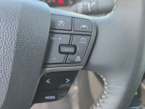 Used 2025 Toyota Camry SE w/ Convenience Package FWD image 17