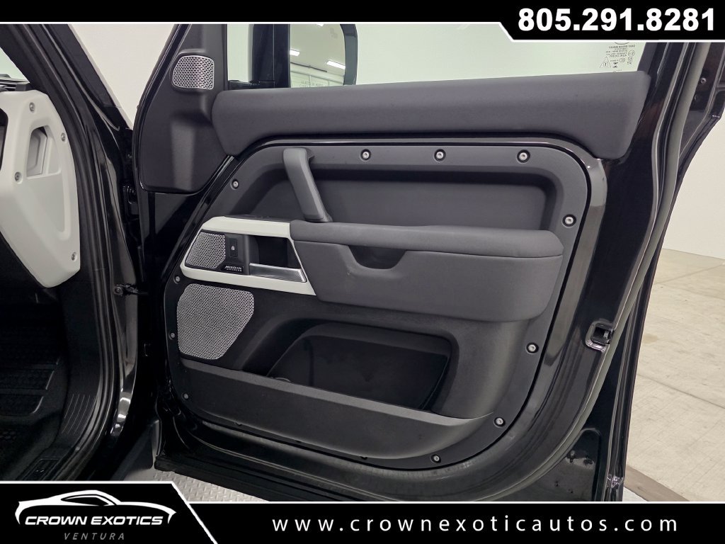 Used 2023 Land Rover Defender 130 SE AWD/4WD image 10