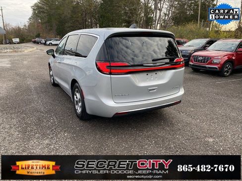 Used 2024 Chrysler Pacifica Limited image 7