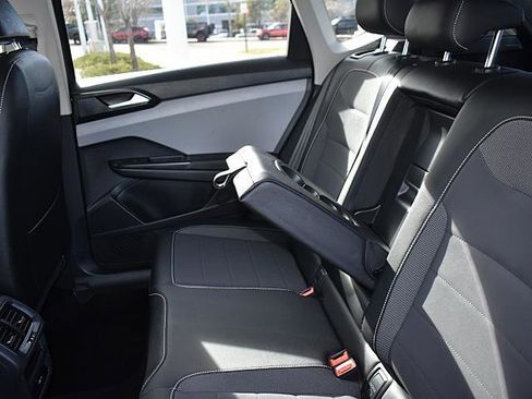 Used 2022 Volkswagen Taos SE image 14