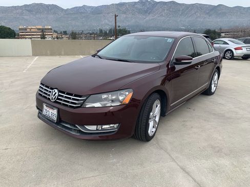 Used 2013 Volkswagen Passat 3.6 SEL Premium image 2