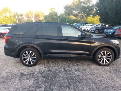 Certified 2025 Ford Explorer ST-Line AWD/4WD image 8