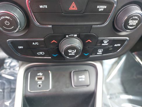 Used 2017 Jeep Compass Latitude w/ Popular Equipment Group image 22