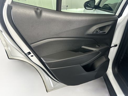 Used 2025 Chevrolet Trax LS FWD image 26