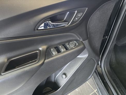Used 2018 Chevrolet Equinox LT image 17