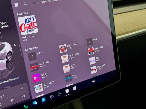 Used 2022 Tesla Model Y Long Range AWD/4WD image 19