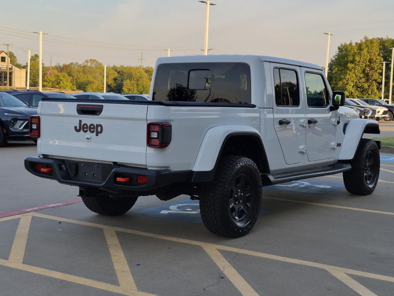 Used 2023 Jeep Gladiator Mojave AWD/4WD image 6