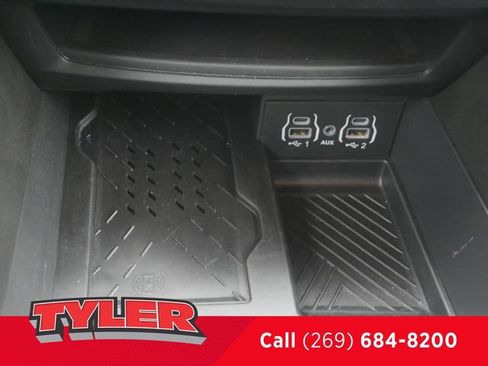 Used 2025 Chrysler Pacifica Limited FWD image 32