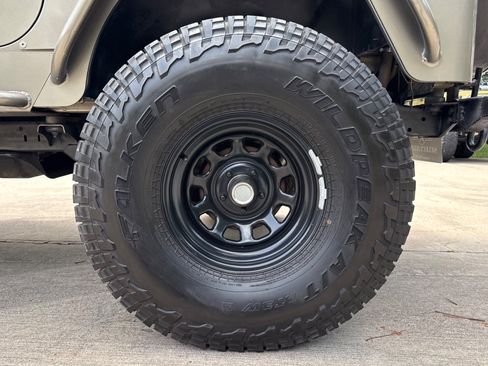 Used 2006 Jeep Wrangler Sport w/ 30" Tire & Wheel Group AWD/4WD image 8