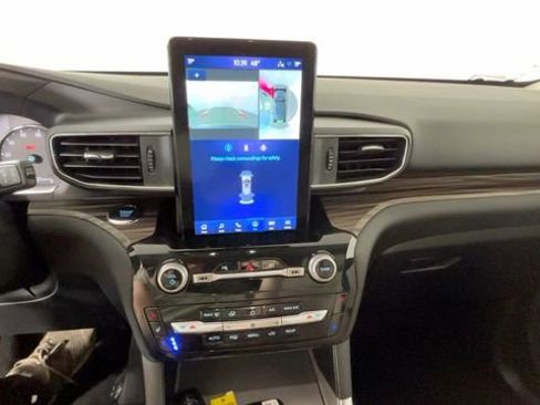 Used 2023 Ford Explorer Limited w/ Hybrid Equipment Group 310A AWD/4WD image 35