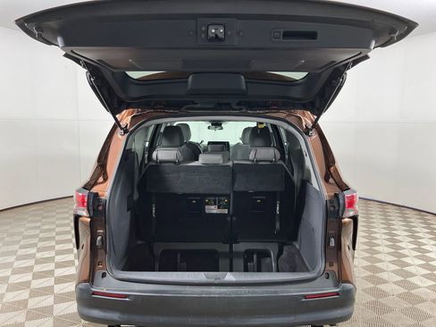 Used 2021 Toyota Sienna LE image 24