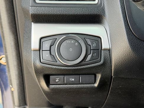 Used 2017 Ford Explorer XLT w/ Equipment Group 202A AWD/4WD image 26