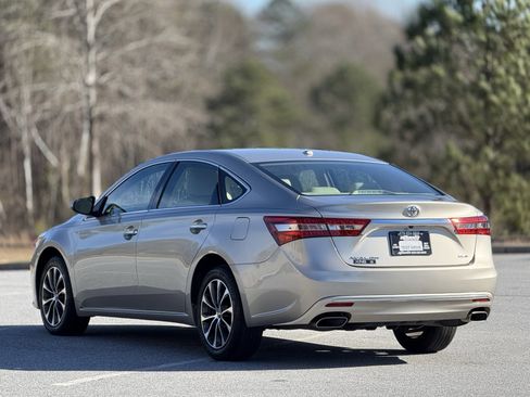 Used 2018 Toyota Avalon XLE image 9