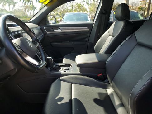 Used 2020 Volkswagen Atlas Cross Sport SE w/ Panoramic Sunroof Package image 22