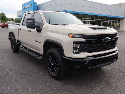 Used 2026 Chevrolet Silverado 2500 Custom w/ Custom Value Package AWD/4WD image 2